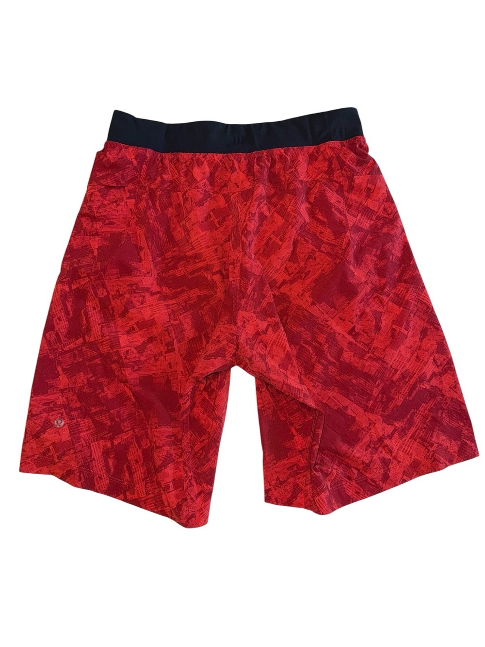 Lululemon Men’s T.H.E. Short Linerless 11” Medium
Red abstract/cityscape Print